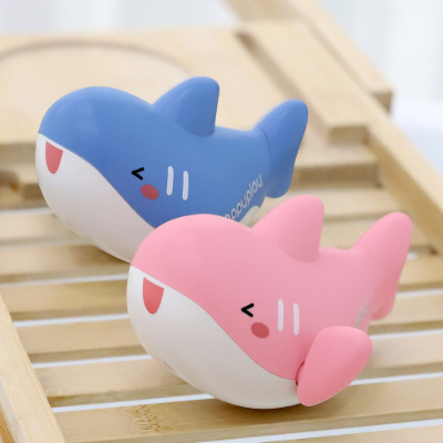 헤엄치는 베이비 상어